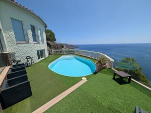 a backyard with a swimming pool and green grass at GMID IMMO A228 Casa Unica in Roses