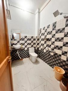 a bathroom with a toilet and a sink at Ramaya Retreat Ayodhya in Faizābād