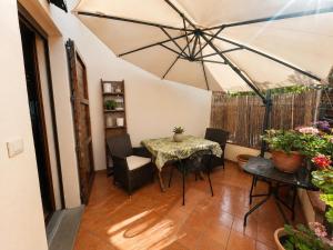 a dining room with a table and a large umbrella at Mugello View in Bovecchio