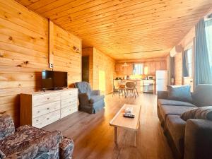 a living room with a couch and a tv at Sundance Cottages in Cavendish