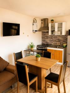 a kitchen and dining room with a wooden table and chairs at Del sol 2 in La Boca