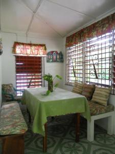 Foto da galeria de Drapers San Guest House em Port Antonio