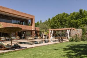 a house with a swimming pool in a yard at PALAIS SOHAN in Marrakesh