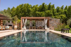 a swimming pool with a gazebo and a swimming poolvisor at PALAIS SOHAN in Marrakesh