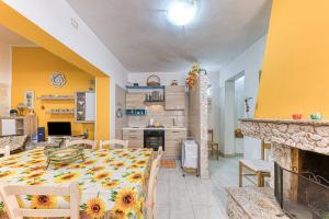a kitchen and a living room with a table and a dining room at Casa Relax vicino a Otranto in Giurdignano