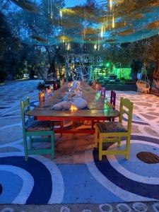 a long table with chairs and lights on it at Asmanis Rooms in Tarti