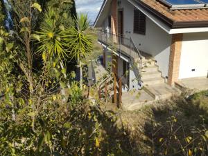 a house with a balcony and stairs in front of it at Fuga dalla città in Aidone