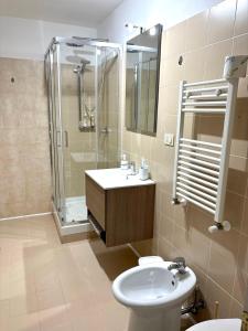 a bathroom with a sink and a shower and a toilet at Puesta del Sol Roma in Rome +17 photos