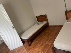 a small room with a bed and a chair at POUSADA Br381 in Extrema