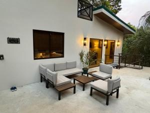 a living room with a couch and a table and chairs at Sal y Sol in Quepos