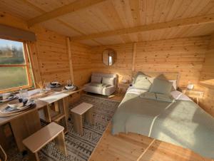 a bedroom in a log cabin with a bed and a desk at Skyline cabin in Bugle +19 photos