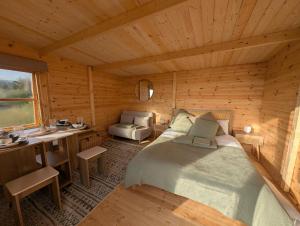 a bedroom in a log cabin with a bed and a desk at Skyline cabin in Bugle
