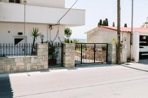 a black fence in front of a house at Nomad apartment in Chóra