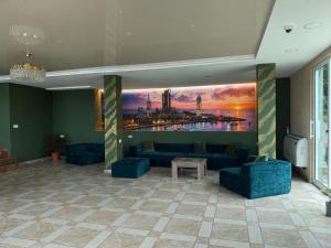 a living room with a mural of a city at Inn David in Chakvi