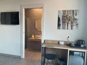 a room with a desk with a chair and a mirror at VILLA ACTEA in Vasto