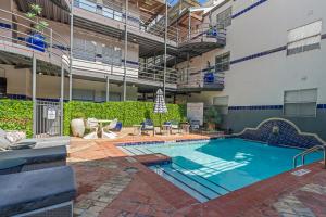 a swimming pool in the courtyard of a building at Austin Apartments by Andes STR in Austin