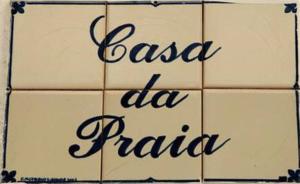 a sign that says beaten la parla on a tiled wall at Casa Da Praia in Porto Formoso