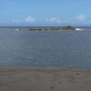 an island in the middle of the ocean at Casa Da Praia in Porto Formoso
