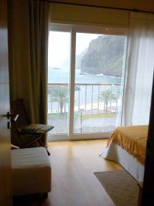 Zimmer mit Meerblick von einem Hotelzimmer in der Unterkunft CASAS MARE , Ponta Delgada, Madeira in Ponta Delgada