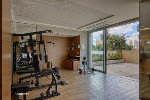 a room with a gym with a large window at Luggo Inter Residence - Região Central BH in Belo Horizonte