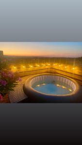 a hot tub on a balcony with a view at Les Anges de Sigean, Chambres d'hôtes de Luxe,Rooftop Panoramique avec Jacuzzi in Sigean