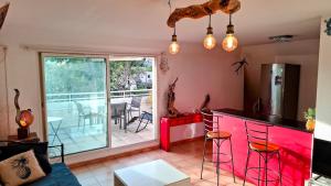 a kitchen with a red island in a living room at Résidence les Antillannes in Gourbeyre
