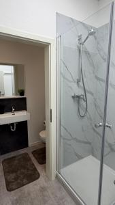 a bathroom with a shower with a glass door at MeBa Living Business Suite Mönchengladbach in Mönchengladbach