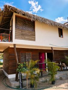 a house with a thatched roof at Siete Mares in Guayabas