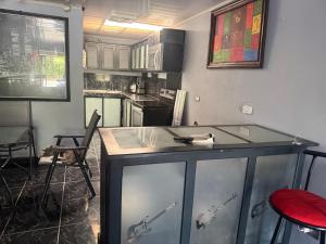 a kitchen with a counter with a fish tank at La comodidad a su alcance in La Cuesta
