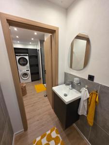 a bathroom with a sink and a mirror at Kleines Apartement in Rednitzhembach