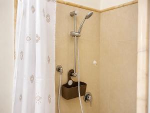 a shower in a bathroom with a shower curtain at Casa Iris in Montepulciano +12 photos