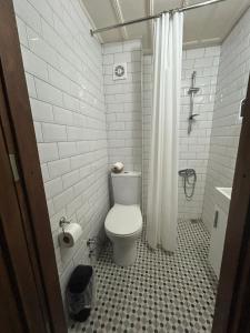 a white bathroom with a toilet and a shower at Ayvalık 1892 Konukevi in Ayvalık +35 photos