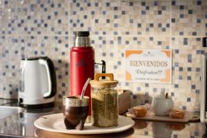 a counter top with a cup of spices and a thermos at Sitios del Sol 1 in General Acha +16 photos
