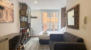 a living room with a couch and a bed at Parque de La 93 - Elite Flats in Bogotá