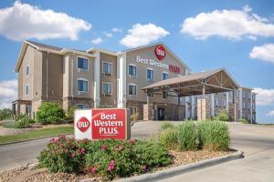 a best western plus sign in front of a hotel at Best Western Plus Overland Inn in Fort Morgan