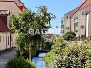 a river in a city with houses and a bridge at GC - Les Flots in Wissant