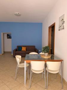 a dining room with a table and chairs at Dimora Caratin' in Mattinata