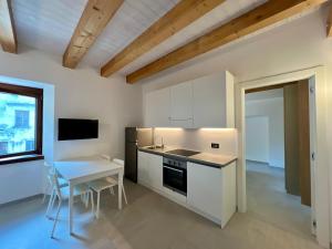 a kitchen with a table and a small table and a table and a tablektop at Piazza Maggiore Charming Apartament in Santa Maria Maggiore