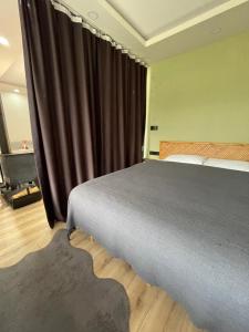 a bedroom with a bed and a large window at Green Hill Apart in Ardeşen