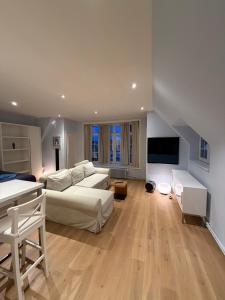 a large living room with a bed and a couch at Res. Golf Zoute in Knokke-Heist
