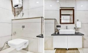 un bagno bianco con WC e lavandino di Palash hotel a Dānāpur