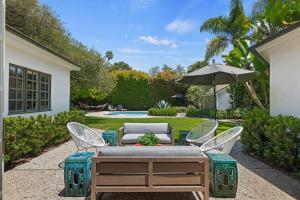 a patio with a table and chairs and an umbrella at Hedgerow Jewel Box in Santa Barbara