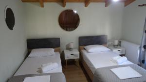 two beds sitting next to each other in a room at Isidoros House in Keramoti