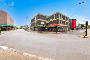 an empty street in a city with a building at 1 bed flat in Wolverhampton city centre in Wolverhampton