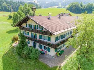 an overhead view of a house with a roof at Hintermühltalhof in Itter