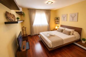 a bedroom with a large bed and a window at Magnifica Planet Costa Dorada in Cambrils