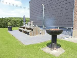 a fire pit in a yard next to a building at Relais de Zoé in Gesves
