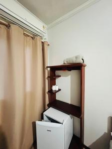 a room with a white printer and a mirror at Hotel Akuto's in Aparecida +108 photos