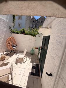 a patio with chairs and a door in a building at La casetta di zia Giuseppina in Alberobello