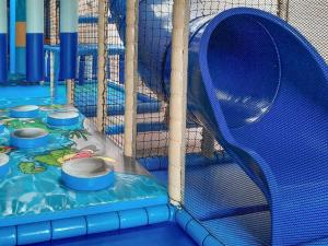 a water park with a water slide at Seagul in Ellemeet